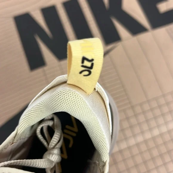 NWOB- Nike Air Max 270 GOLD - Picture 9 of 10